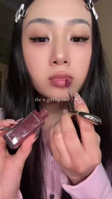 love the packaging bc u can clip it on ur bag!! #entropy #entropycharmtint #liptint #kbeauty #tiktokshopstockup @Entropy US 