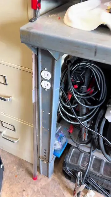 Most people guess when it comes to breakers… this shows you exactly which one and what’s wrong. @KAIWEETS #electricaltesting #electricalrepair #tiktokshopstockup #tiktokshopcreatorpicks  #creatorsearchinsights 