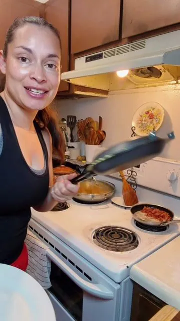 Double-sided nonstick skillet - Perfect for making pancakes, omelets, and bacon, ideal for both kitchen and outdoor cooking,An excellent gift. #omelet #cookingpan #pan #foryoupage #lomasviral 