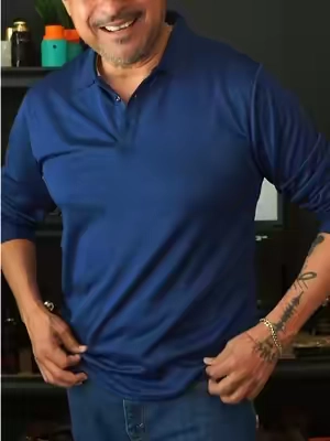 Set de 5 polos de manga larga para hombre, ligeros y disponibles en múltiples combinaciones de colores (blanco, negro, azul marino, vino, verde, gris). Cuello tipo polo con botones, corte ajustado, ideales para el trabajo, uso casual y ocasiones sociales. Fácil mantenimiento, upgrade versátil para refrescar tu clóset. Combina los colores y multiplica tus outfits. #modahombre #polohombre #ropahombre #estilomasculino #outfitcasual 