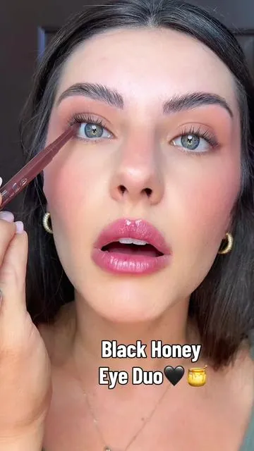 Color Theory eye look using th iconic Clinique black honey mascara and eyeliner 🖤🍯 @Clinique @Clinique Store #Clinique #BlackHoney #ColorTheory #tiktokshopcreatorpicks #tiktokshoprestock 