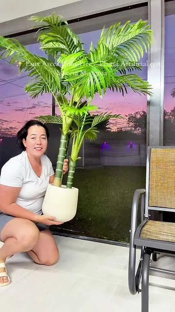 ✨ Faux Areca Palm Tree – Planta Artificial con Maceta Moderna 🌿✨ Dale vida a tu espacio sin mantenimiento 🙌 ✔️ Disponible en 4FT, 5FT y 6FT ✔️ Diseño de 3 troncos realistas ✔️ Incluye maceta blanca moderna ✔️ Estilo tropical elegante 🌴 ✔️ Perfecta para home, office o sala ✔️ Sin riego ni cuidado Ideal para un ambiente fresh, moderno y siempre verde 💯✨ ⏰ DISPONIBLE POR TIEMPO LIMITADO ⏰ 📌 Disclaimer: Uso decorativo. Ajustar hojas para mejor apariencia al recibir. El precio puede cambiar sin previo aviso. #Tiktokshopstockup #Tiktokshopmothersday #HomeDecor #IndoorPlants #ModernHome