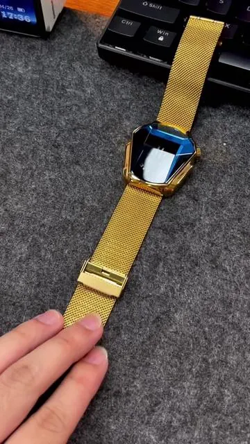 I like it because it is different and original.#watch #reloj #Greenish #tiktokshopspringglowup  