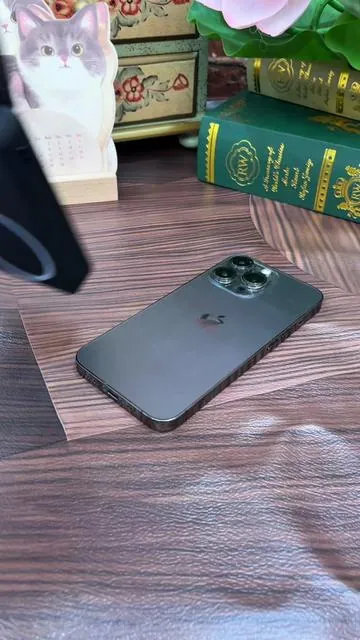 ¡Mira videos mientras cargas! La función de soporte para el móvil es muy práctica. #CargalnalámbricaMagnética #CargadorDeMóvil #CargadorPortátil #usa_tiktok #AmorYRegalos