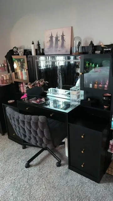 The Viral Vanity 🖤 @Apricit #vanity #blackvanity #vanitymakeup #vanityorganization #vanitytour 