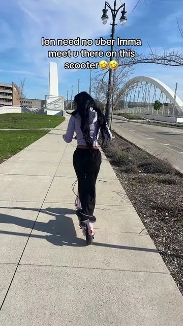 Yall coming w me ??🤣🤣🤣🤣  If you go to wsu comment “💚💚💚” #scootergirl #outside #youngho #nolabounce #electricscooter 