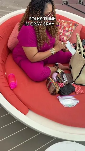 If you see me outside talking to myself… mind your business 😭 I’m not crazy, I’m just connected 👀#sunglassses #bluetoothsunglasses #techfinds #tiktokshopstockup #bigDreamsStartSmall @Tay 👑 