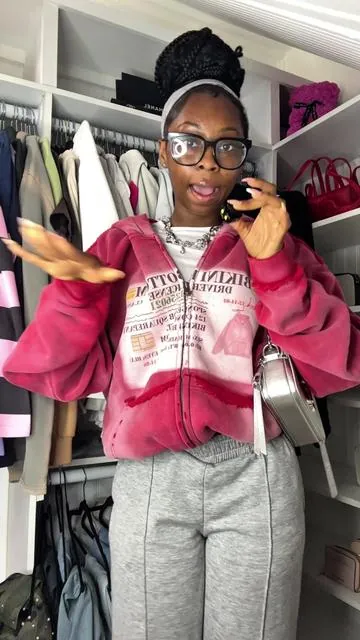 i am in loveee with this zipup #fyp #clothing #zipup #fashiontiktok 