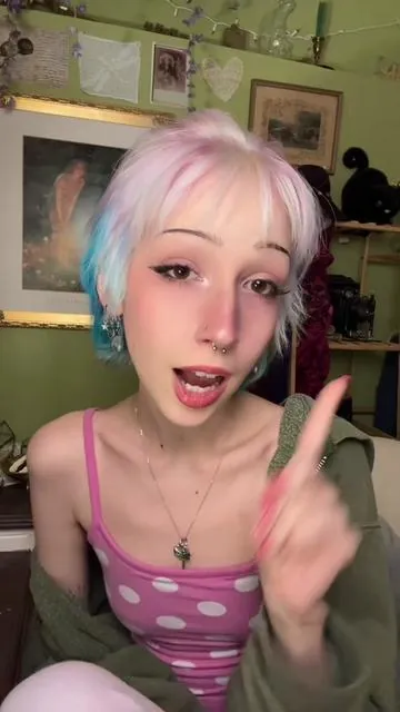 thank you @wavytalkofficial for sending me this i actually use it every day!!! 😭 mother’s day sale lasts until may 3 :)  #wavytalkpencilairflowstyler #hairstyletutorial #bixie #shorthairideas  #althairinspo 