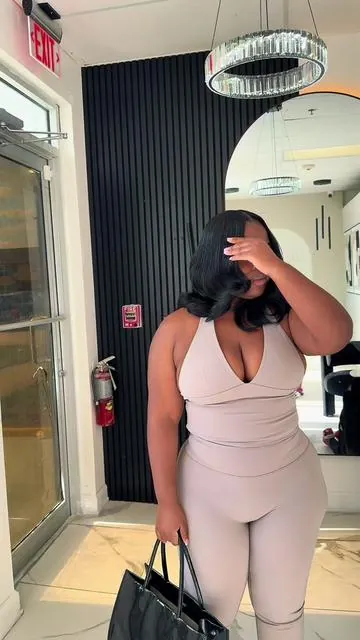 Hair is in the link in bio 😍 #ootd #hairvlog 