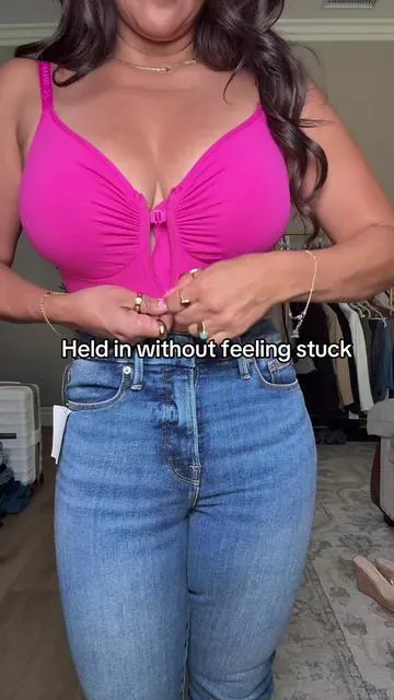 Finally found a zip-up bra that actually holds you in without digging, wires, or drama 🙌 seamless, smooth, and gives that locked-in feel so you can move, breathe, and not think about it all day @SHAPELLX  #tiktokshopcreatorpicks #zipupbra #wirelessbra #tiktokshopstockup  #supportivebra Sales may vary