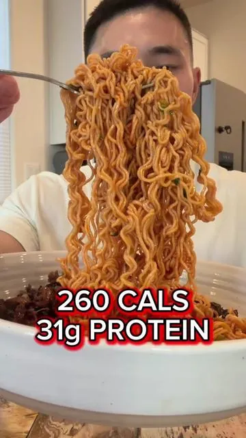 Protein BULDAK Ramen Noodles with 260 calories & 31g of protein #buldaknoodles #proteinramen #highprotein @Healspot Food 