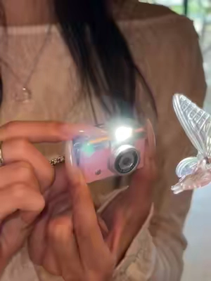 Who knew the perfect graduation gift was hidden in a tiny keychain? 🤯 #GraduationGift #VintageCCDCamera #KeychainCamera #PhotoLovers
