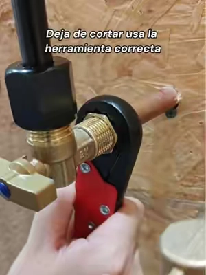 Menos fuerza, más precisión.Herramienta correcta = trabajo limpio.compression sleeve puller, ferrule remover tool, plumbing wrench, angle stop wrench, pipe repair tool#plumbing #tools #DIY #repair #handyman  