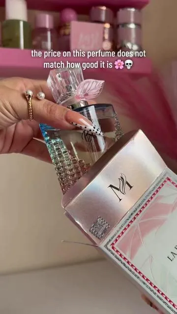 the price on this perfume does not match how good it is 🌸💀 #labellablush #perfumetok #fragrancetok #scentoftheday #feminineperfumes 