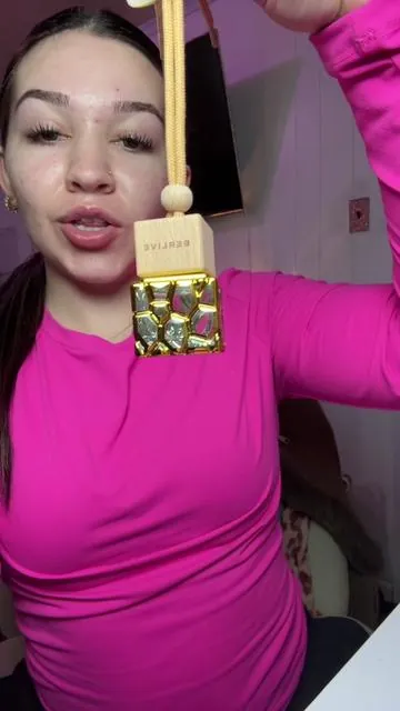I’m OBSESSED I lovee the bling look she has ☺️☺️☺️ 