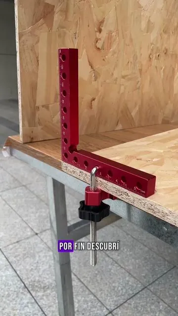 Adiós a pedir ayuda para sostener la madera. 🛑 Ángulos de 90° perfectos y resultados profesionales, tú solo. Consíguela aquí 👇#carpinteria #madera #ebanisteria #gabinetes  #tiktokshop 