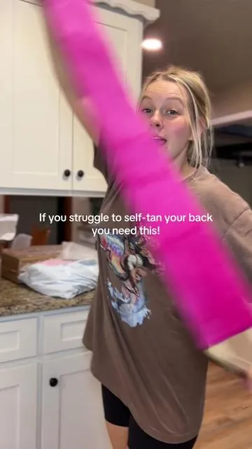 I don’t know how this back tan applicator is so much cheaper on TikTok shop but check out before the price changes 🤷🏼‍♀️ if you struggle to tan your back yourself this is the solution!  #backtanner #selftan #backtanhack #selftanhack #fypシ  
