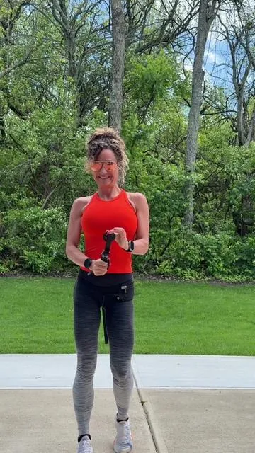 How do I create content while out on runs? Easy. With this lightweight adjustable selfie stick, I can capture all the moments. #selfiestick #runninggear #selfietripod #portabletripod #tripodstand 