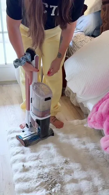 Pink boneless vacuum 💗💨 @Shark Home  #sharkvacuum #vacuumreview #vacuum #vacuumcleaner #floorcleaning 