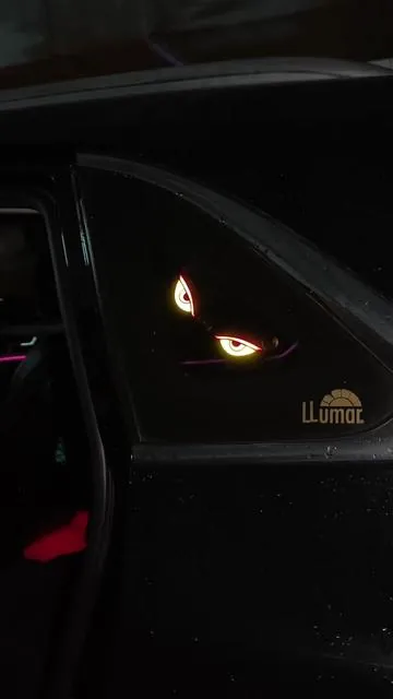 Cartel para coche con ojos de diablo de energía solar#led #devileye #cars #cargadgets #caraccessories 