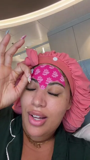 i love my forehead tape 😌👏🏽 @Queen Tape #queentape #linesmoothingforeheadtape #foreheadtape #dehydrationlines #tiktokshopstockup 