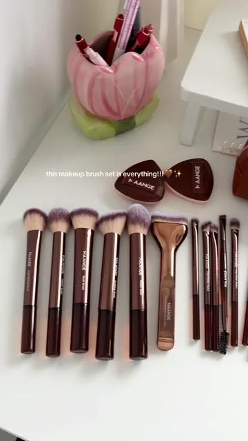 sorry I gave in again!!!🥹this makeup brush set definitely give high vibes a and aesthetic 🤎✨ #makeuptools #beauty #makeupbeginner #girlythings #giftforher 