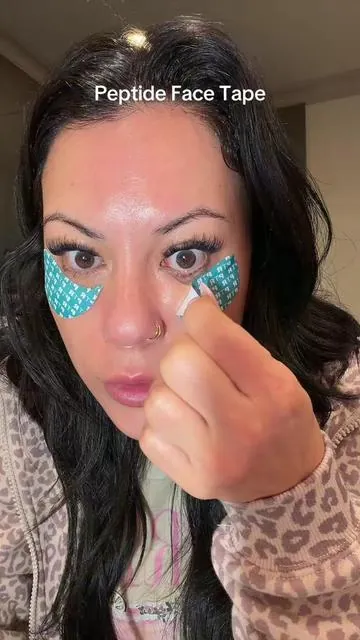 This peptide infused face tape is next level. I’ve never woken up looking this glow and youthful before. At 40 I will take sleeping with peptides on my face for sure!! @Peter Thomas Roth Labs #undereyepatches #antiaging #darkcircles #tiktokshopcreatorpicks 
