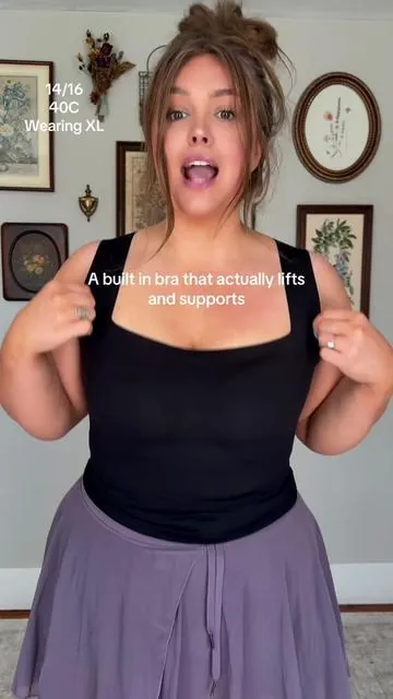 No sagging here! They didn’t just slap some padding in and call it a built in bra, this actually has a seamless support band that fully lifts the girls. Literally the perfect tank. @Halara_official #halara #halaralistens #builtinbra #summervibes #curvyfashion 