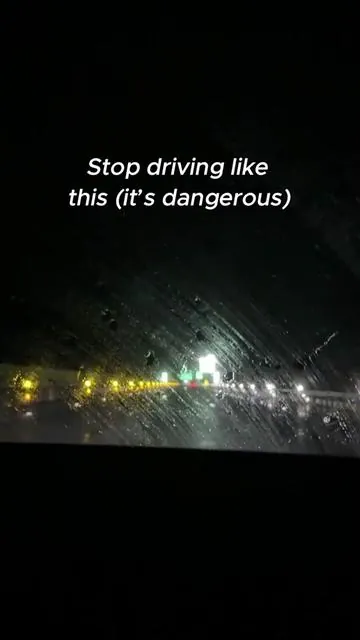 The oil film on the glass can easily lead to dangerous driving during heavy rainstorms and at night #dangerous #CarClean #Windshield #oilfilmcleaner #tiktok    