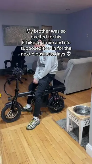 Mind you it was clear skies the entire week before 🤣🤣 he’s been riding from the living room to the kitchen 😭 #ebike #foldablebike #500w 