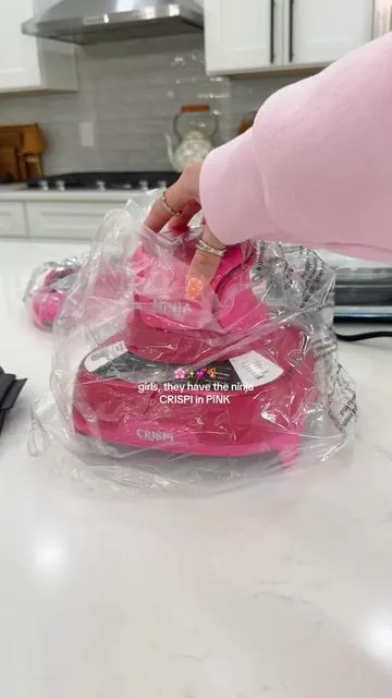 treated myself to the new pink ninja CRISPI 4 in 1 💖🥹 bc I deserve it #ninjacrispi #ninjakitchen #airfryer #ninjaairfryer 