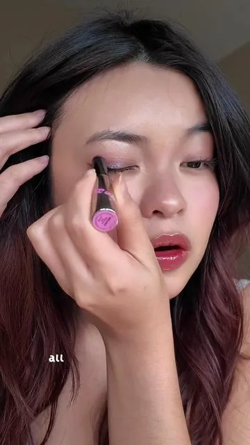 this makes everything so much easier😫 - - 🏷️  ad #timephoria #eyeshadow #eyeshadowsticks #makeuphacks #eyeshadowtutorial 