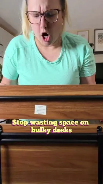 Small space people… this foldable desk actually makes sense for apartments, bedrooms, or a quick work-from-home setup. #tiktokshopfinds #homeoffice #smallspacefinds #foldabledesk #apartmentfinds