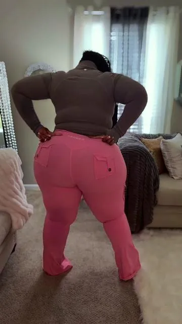 @YEOREO  These Pants understood the assignment 🍑🍑🍑👏🏾👏🏾 #yeoreo #duke #bigmamaa #nogymnoproblem #fyp 