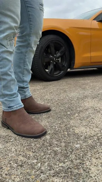 Estos son los Botines Chelsea punta cuadrada que todo Hombre se merece, elige tu color favorito desde el enlace. #fyp #viralvideo #chelsea #chelseaboots #botasparahombre 