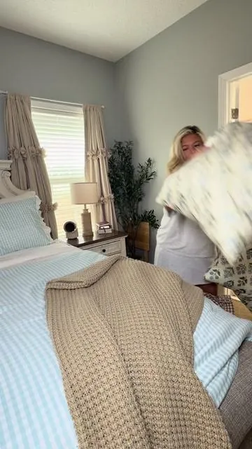 This is insane! These are so fluffy and full! #throwpillows #homedecor #homefinds #cozyhome #tiktokshopmothersday 