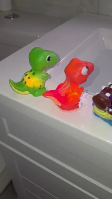 Dinosaurios muy divertidos para la hora del baño de tu bebé #bathtoys #bathtimefun #moldfreebathtoys #horadelbaño #toysforkids 