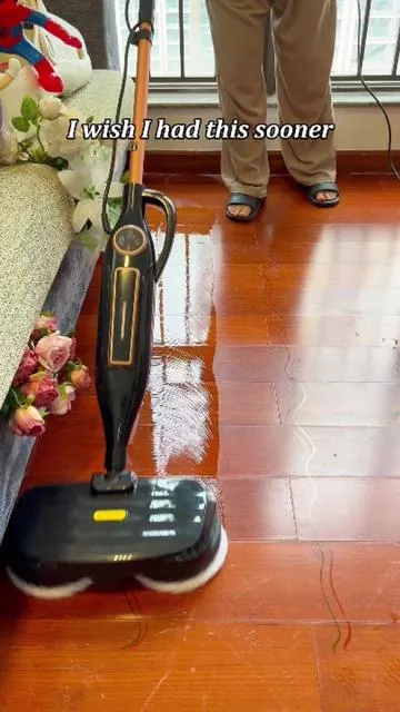 This is a high-temperature steam mop that can quickly polish your floors and kill bacteria. It's truly a great helper for household cleaning! #tiktokshopmothersday #mop #mothersday #tiktokshopstockup #steammop