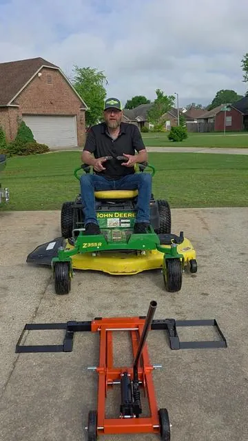 vevor 500lb Hydraulic mower jack #lawnmowerjack  #tiktokshopcreatorpicks #genx #tiktokmademebuyit #mothersday 
