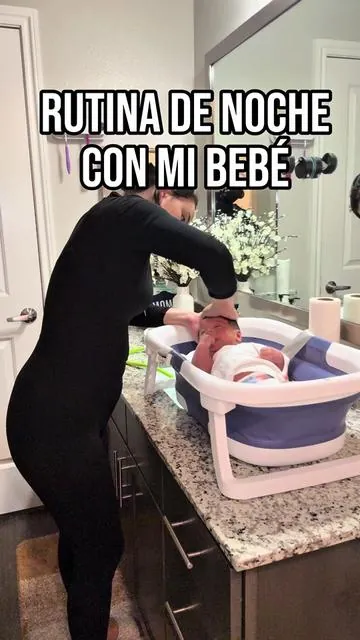 Esta es la rutina de noche que le he creado a mi bebé Aaron desde el primer día que llegó a casa y me funciona perfectamente, me duerme toda la noche desde su primer mes, en el día duerme con luces prendidas y con ruido, en las noches ya él sabe q es a dormir porque apagamos tod y se hace silencio, y muy importante el baño antes d dormir, espero te ayude y te funcione  #newborn  #nightroutine  #newbornbaby #maternity #babyboy 