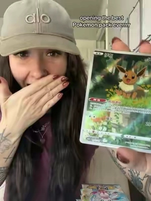 this one was SOOO good yes it’s Chinese and I have no idea what these are worth but they are SOO cute and so many hits!! If anyone knows anything about Chinese cards lmk in the comments hehe #pokemon #pokemoncards #eeveelution #pokemoncardsopening #pokemontiktok 