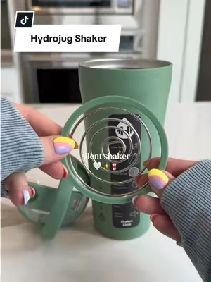 Smooth pour every time #hydrojug #proteinshaker #insulatedtumbler #kitchenfinds #tiktokshopcreatorpicks @HYDROJUG 