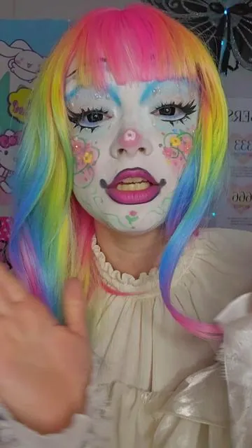 its not overstimulating and its super easy to use 😩🫶🏻 as someone who gets easily overwhelmed by textures & physical feelings im really thankful its so soft. it also helps prevent the wig from feeling to itchy!!! 😭💕 i will happily say that this is a genuine fave and I will be getting more colors when I have the chance 🙂‍↕️ #wig #cosplay #audhd #neurodivergent #fyp 