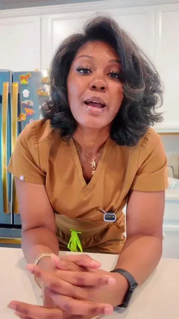 Bloating and dull skin are NOT normal 👩🏾‍⚕️ As a GI NP this is what I tell my patients daily.  Chlorophyll detoxes from the inside out — @Nature's Sunshine Chlorophyll stick packs are linked in my TikTok shop 🌿🍎  #guthealth #bloating #chlorophyll #nursepractitioner #naturessunshine 