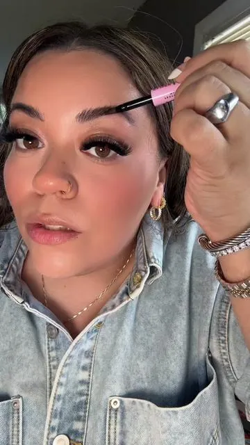 Brows done in less than 60 seconds 🤭✨ @NYX Professional Makeup Fluff & Snatch Brow Powder Pen #browpowder #browpen #eyebrows #TTSpringBeauty #nyxcosmetics 