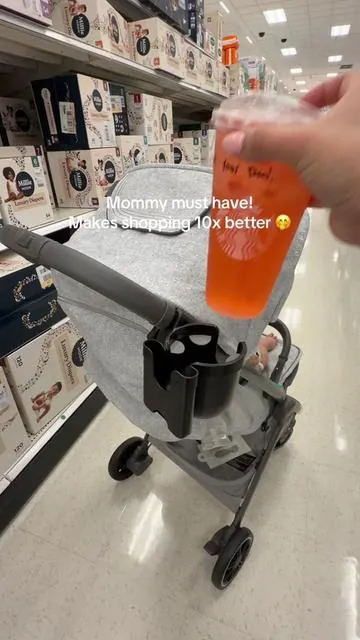 This stroller didn’t come with a cup holder so I ordered this one and it’s absolutely perfect!  It holds both my phone and drink 🥤😝  #momhacks #momtok #stroller #babyfinds #babyregistry 