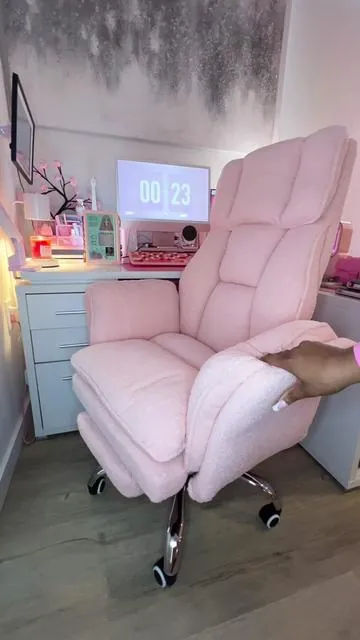 Literally obsessed👌🏾 @Homrelexa #officechair #officeupgrade #deskchair #unboxingvideo #homefinds  