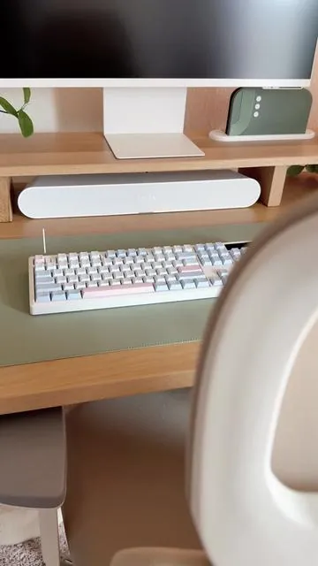 soft pink + blue = my spring desk dreams 💗🩵🌸 #keebtok #creamykeyboards #mechanicalkeyboard #cozydesksetup #epomaker @Epomaker Keyboard 