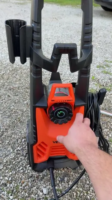Variable pressure on the big boy model!! 🤩 #pressurewasher #vevor #cleantok 